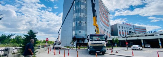 Yunusemre Devlet Hastanesi Çatıya Demir Aktarma