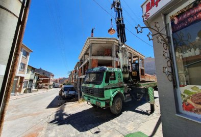 İnşaatlarda Tuğla Kiremit Malzemeleri Çatıya Taşıma