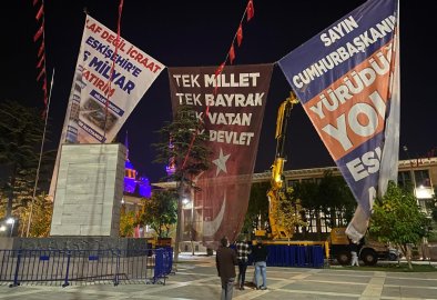 Eskişehir'de Vinç kiralama hizmeti İle Afiş asma işlemi Çözümler vinç