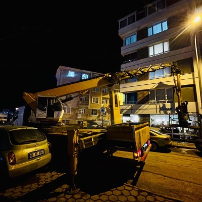 Eskişehir Kiralık vinç ile Tabela Sökümü Sepetli Vinç - Çözümler Vinç