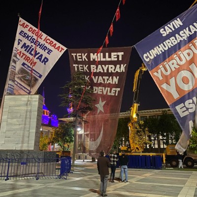 Eskişehir'de Vinç Kiralama Hizmeti İle Afiş Asma İşlemi Çözümler Vinç